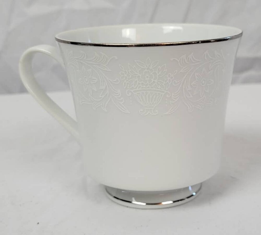 Crown Victoria Lovelace 3.25" Teacup